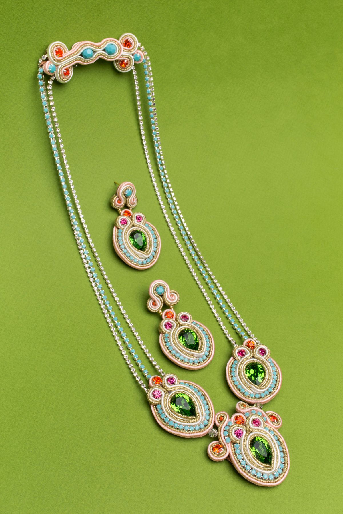 Aprende la técnica de soutache 3