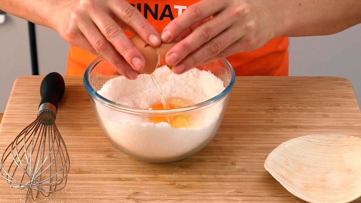 Receta de tarta de coco y dulce de leche  paso 4