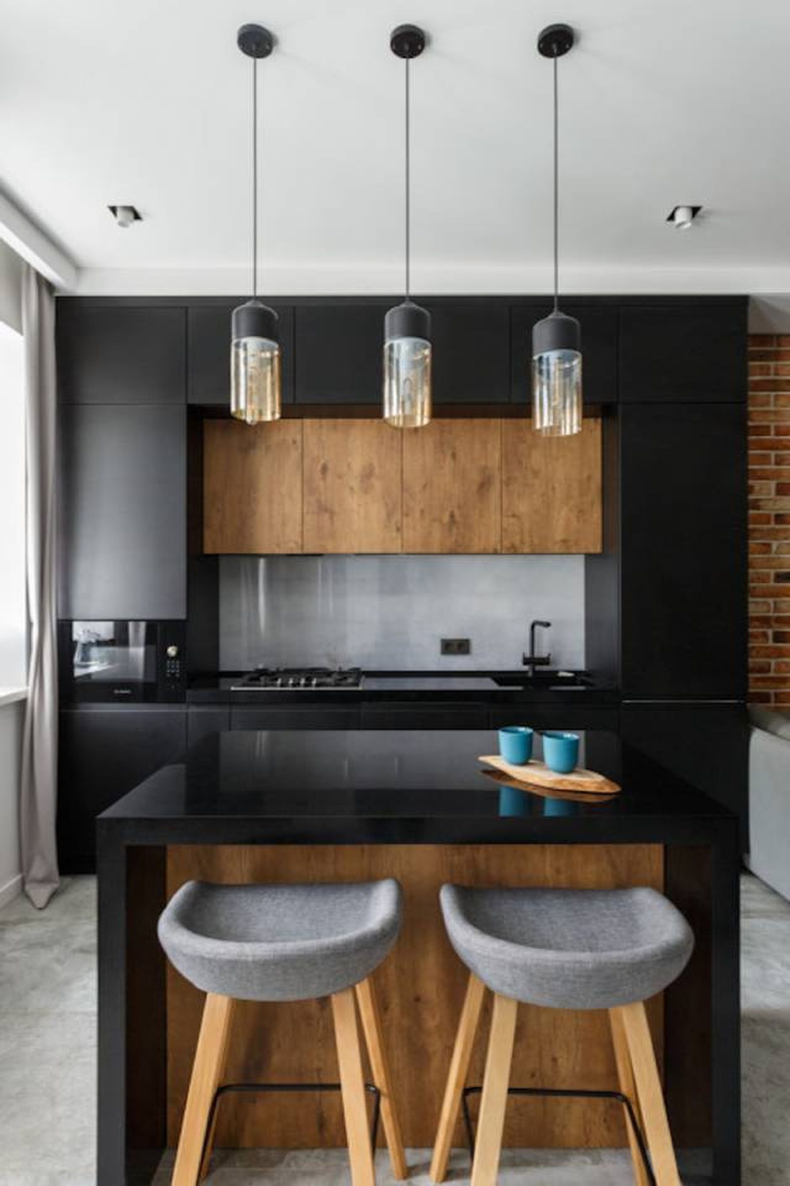 Cocina negra combinada con madera calidez, elegancia y modernidad 2