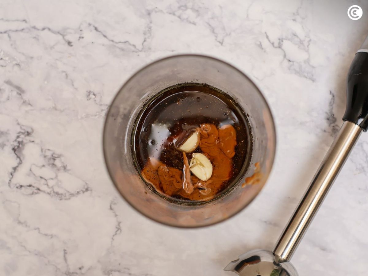 Triturar los ingredientes de la salsa hoisin