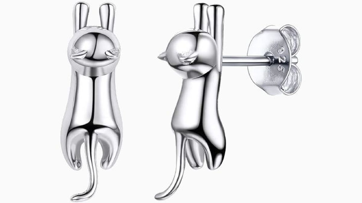 Pendientes de plata con forma de gato.