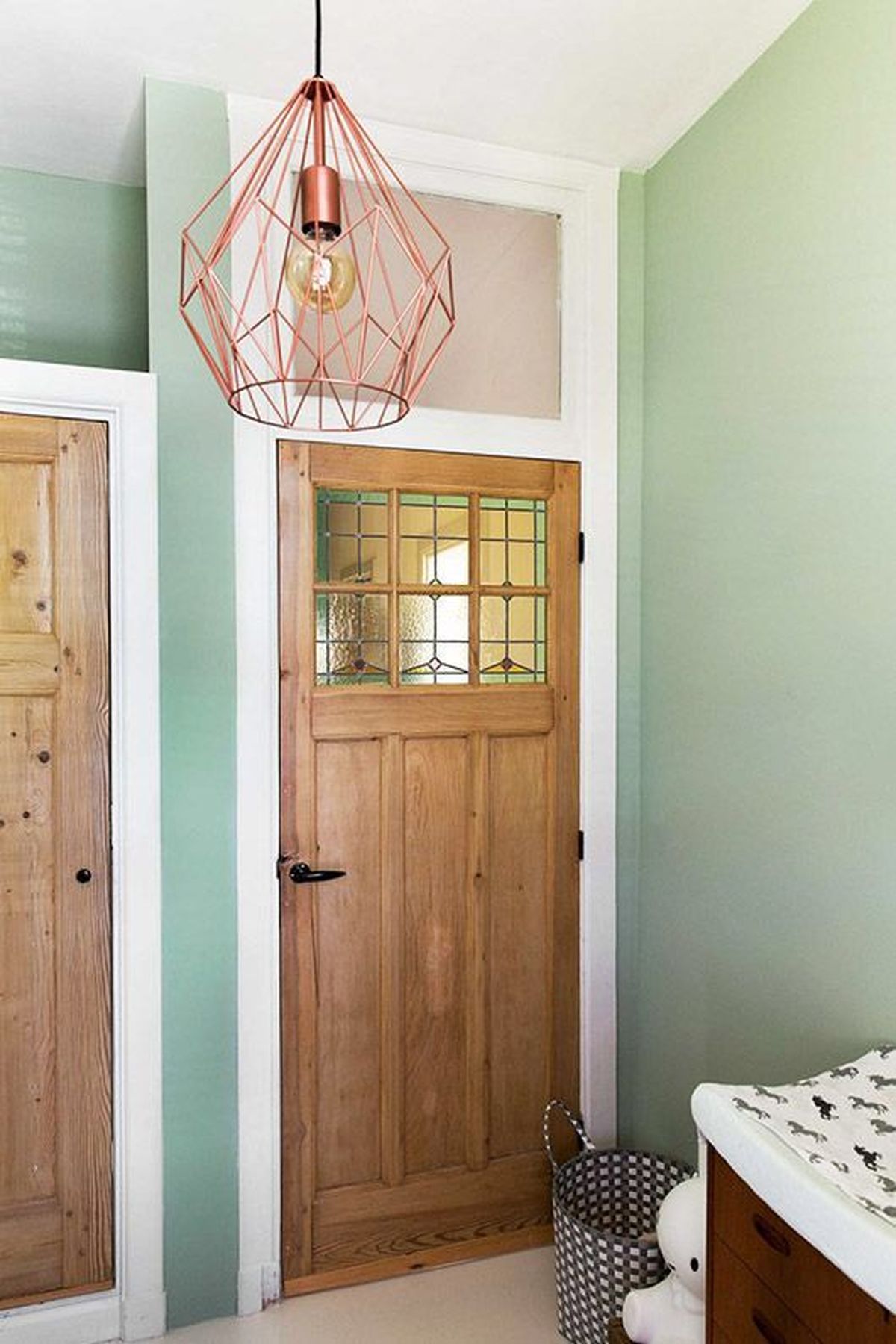 pasillo puertas marrones verde pinterest