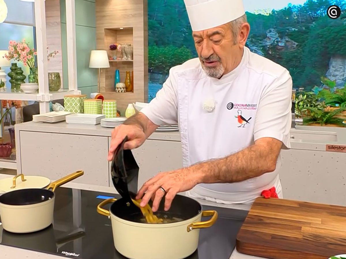 Deja cocer la pasta en abundante agua durante 10 minutos