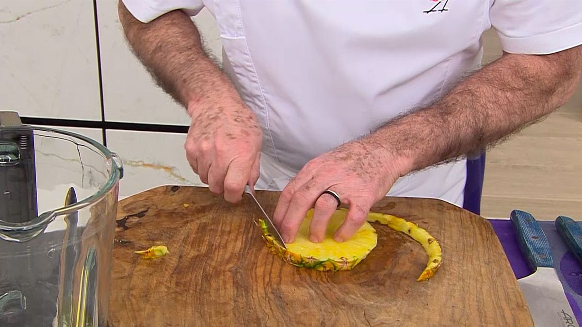 KARL6694 Sorbete de pina colada con leche coco receta karlos arguinano paso1