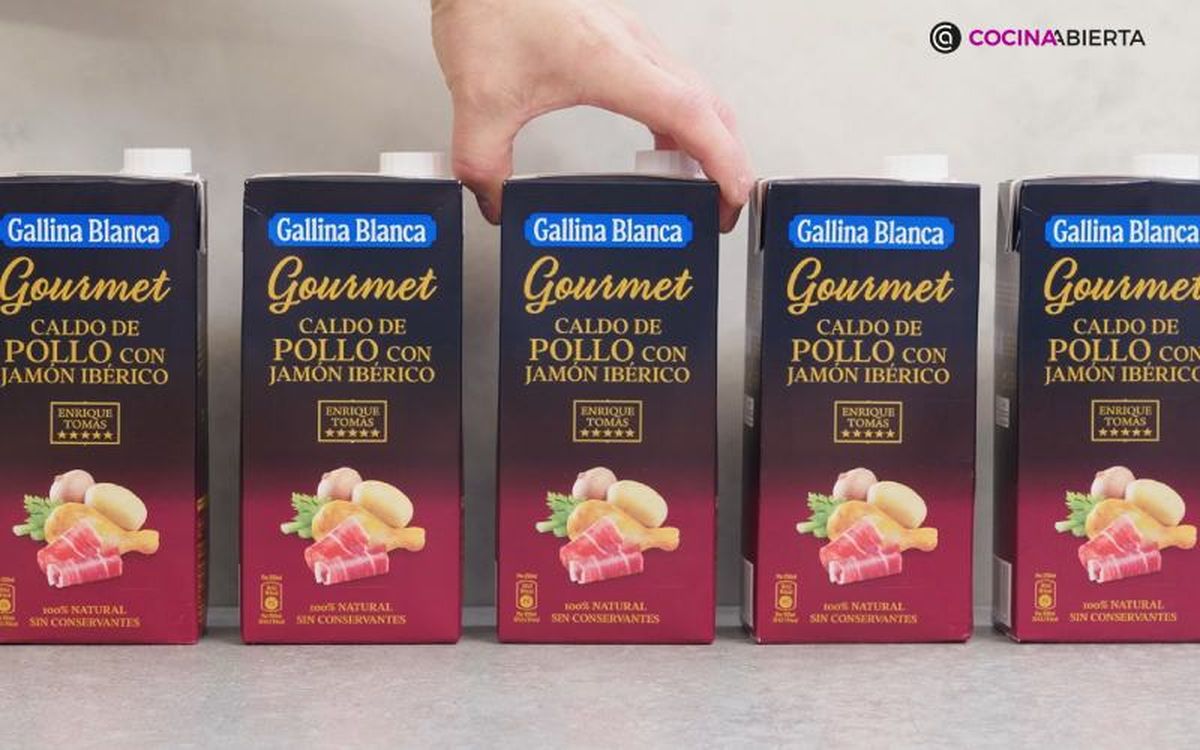 Sopa de pollo con jamón y huevo duro - caldo