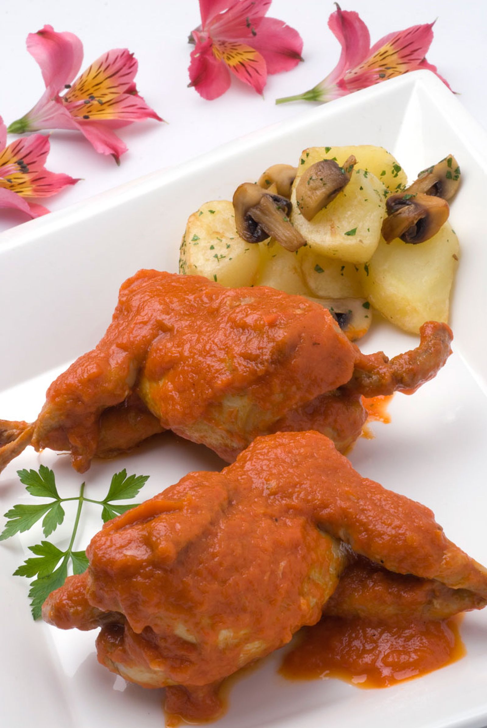Codornices con salsa de morrones Codornices con salsa de morrones