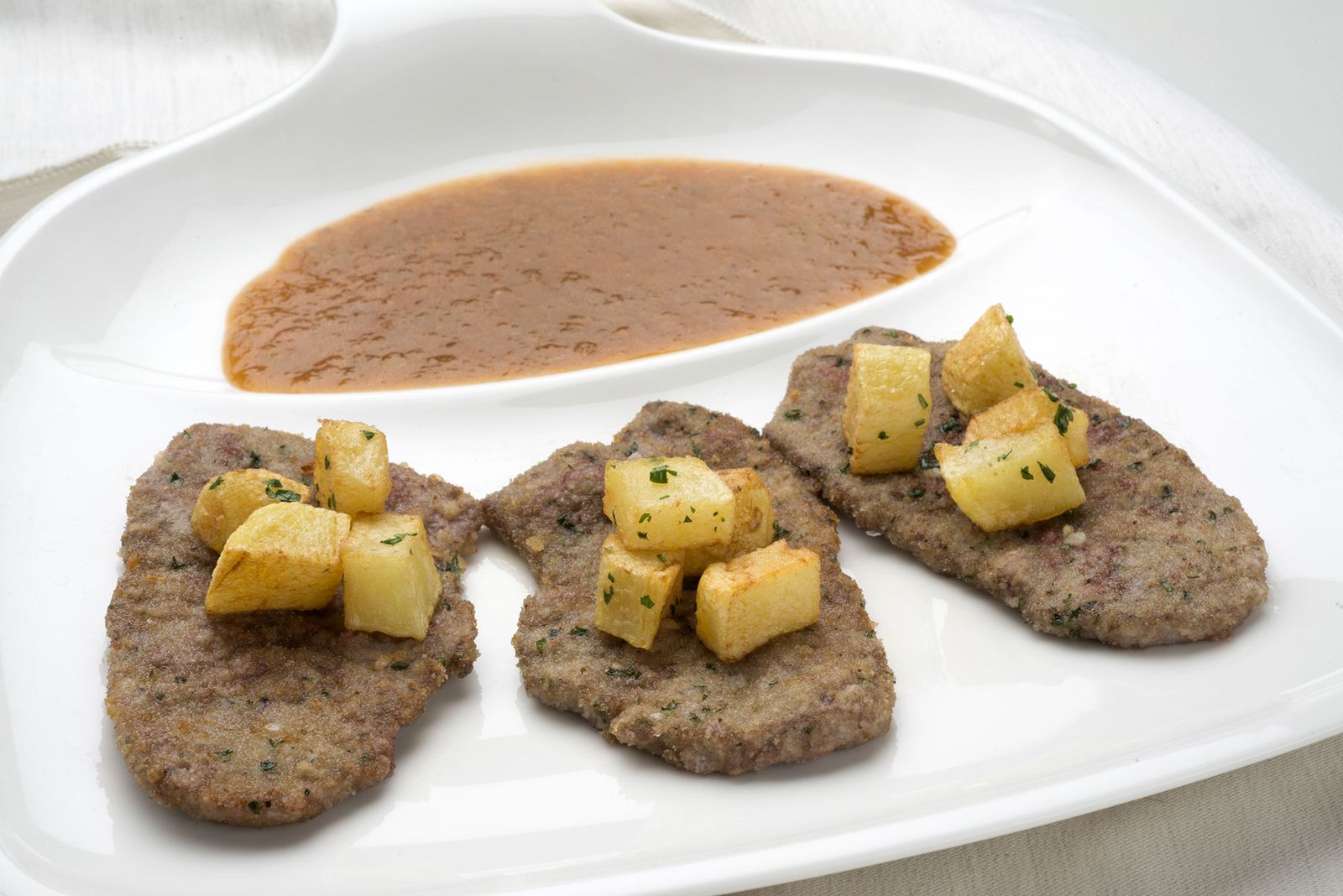 6031 1 Espaldilla con salsa española y patatas xl 6031 1 Espaldilla con salsa española y patatas xl