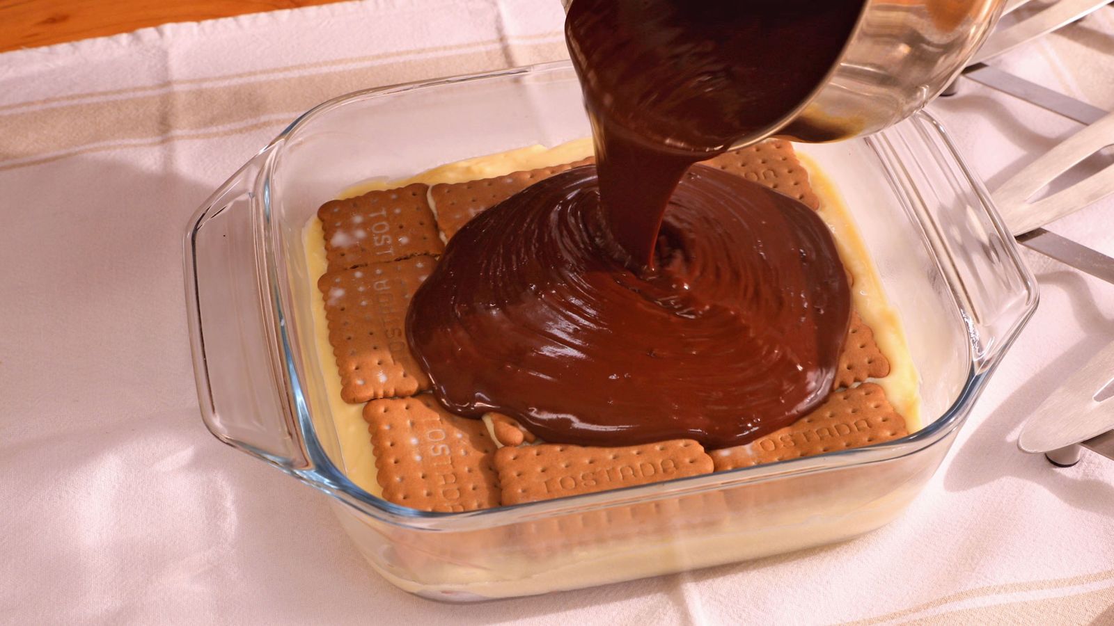 Pastel de galletas, chocolate y crema sin azúcar paso 5 Pastel de galletas, chocolate y crema sin azúcar paso 5