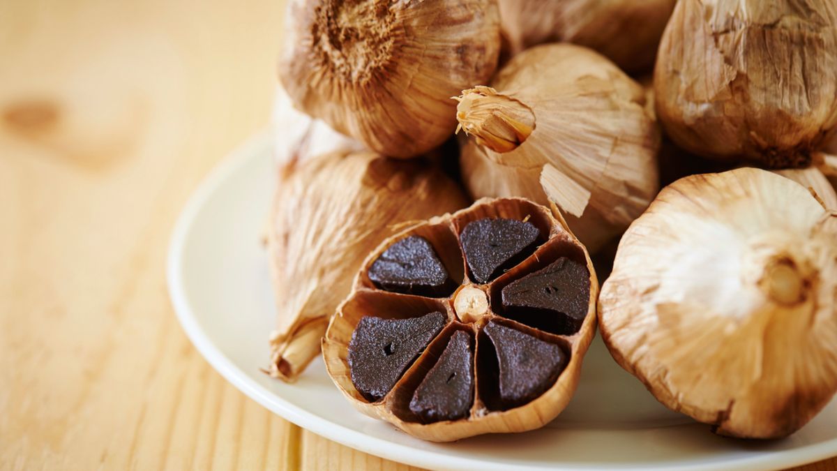 El ajo negro, resultado de un proceso de maduración natural que intensifica su sabor dulce y umami.