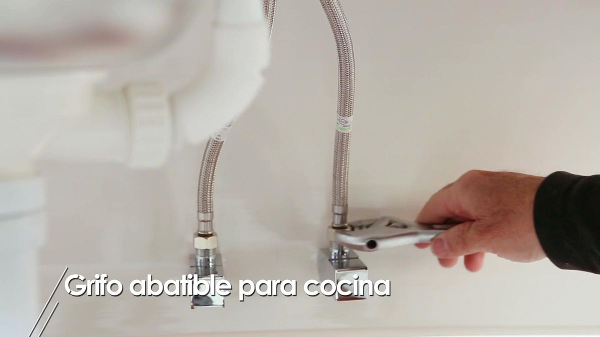 Instalar un grifo abatible de cocina paso 2
