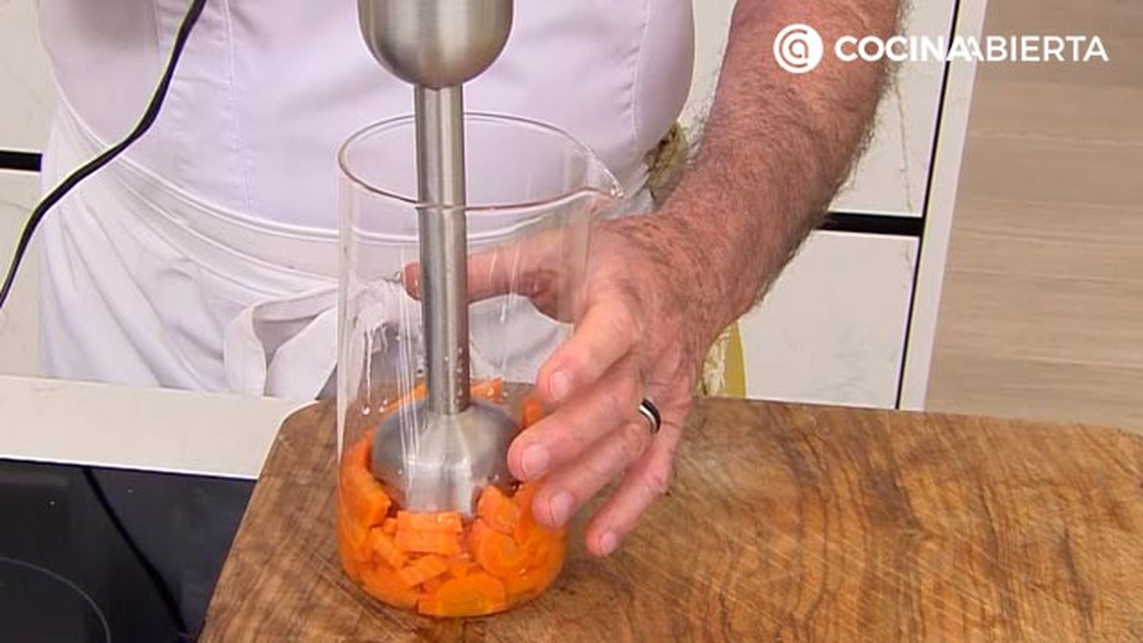 pintxos de anchoa con crema de zanahoria y rucula receta aperitivo facil karlos arguinano karl67970321 paso1 pintxos de anchoa con crema de zanahoria y rucula receta aperitivo facil karlos arguinano karl67970321 paso1