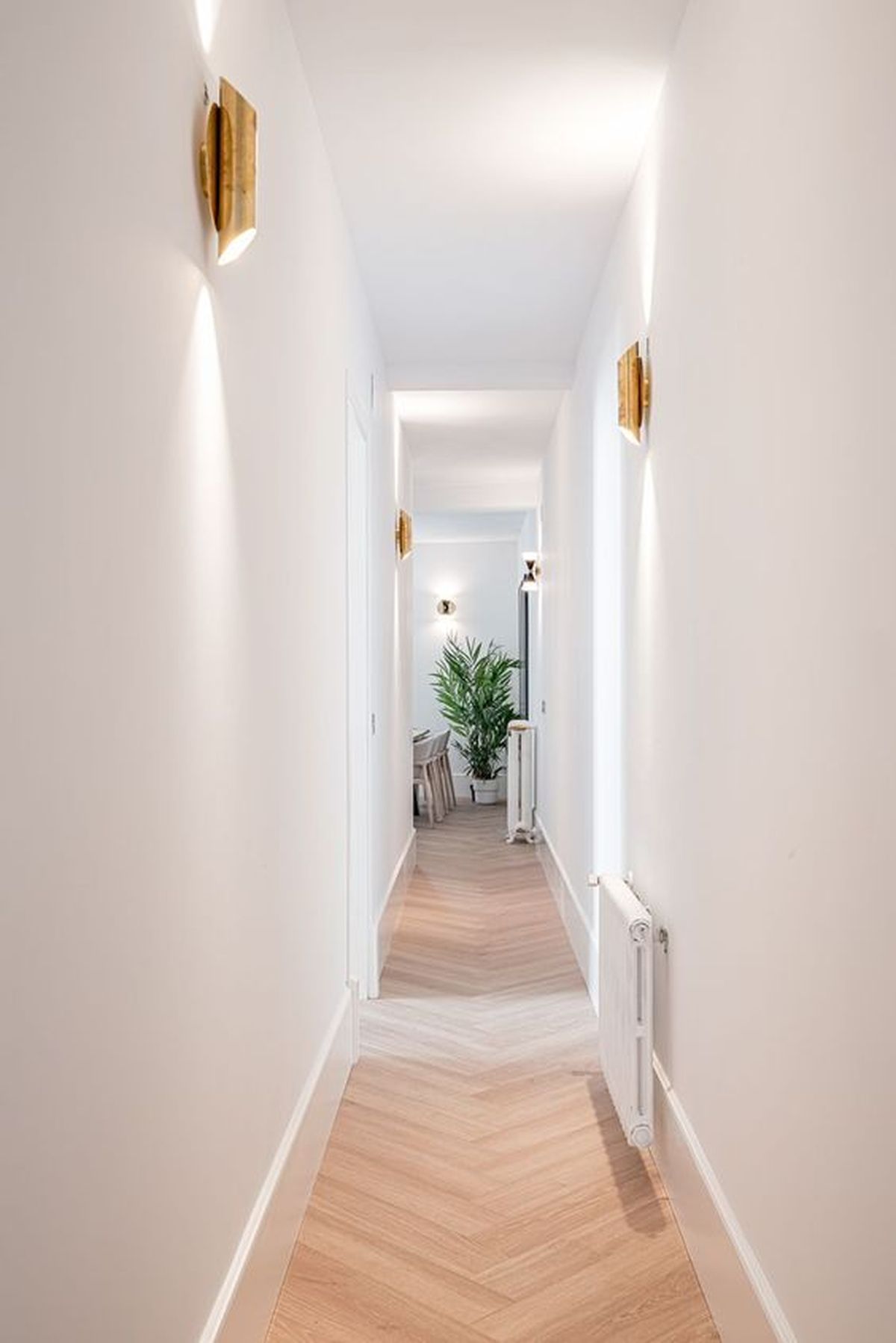 pasillo sencillo blanco apliques dorados pinterest micasa revista