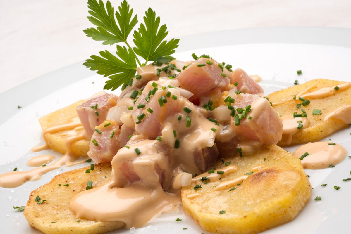 5213 Ceviche de bonito con salsa rosa (598) xl