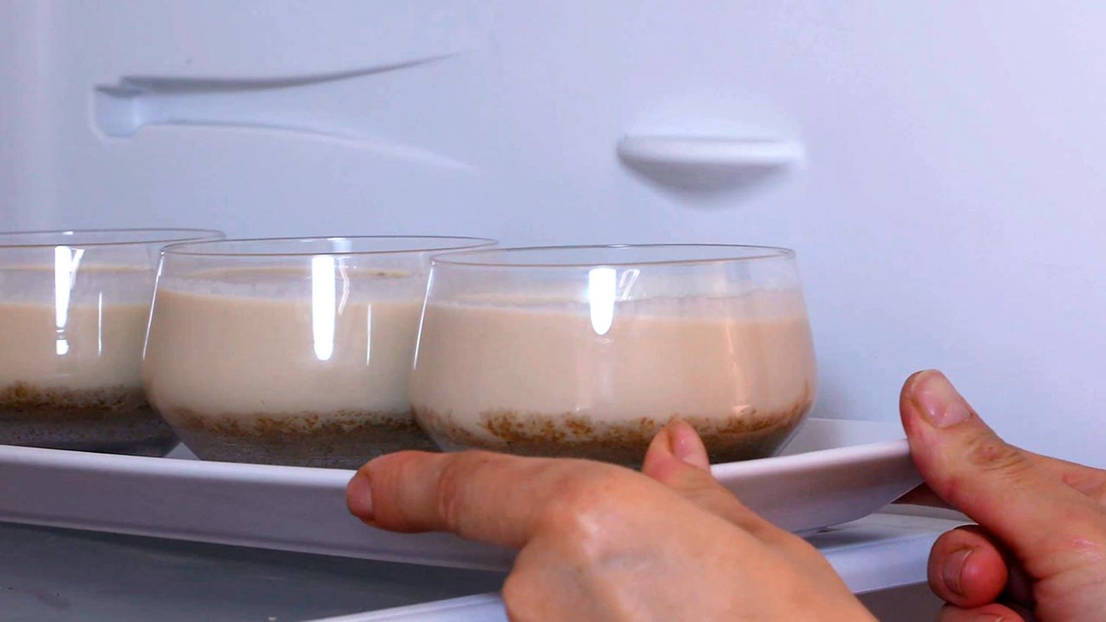 Receta de flan de café con base de galletas trituradas paso 4 Receta de flan de café con base de galletas trituradas paso 4