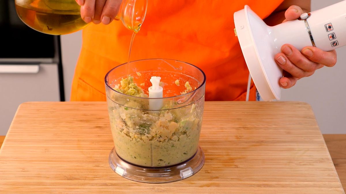 Cómo hacer hummus de aguacate   paso 3