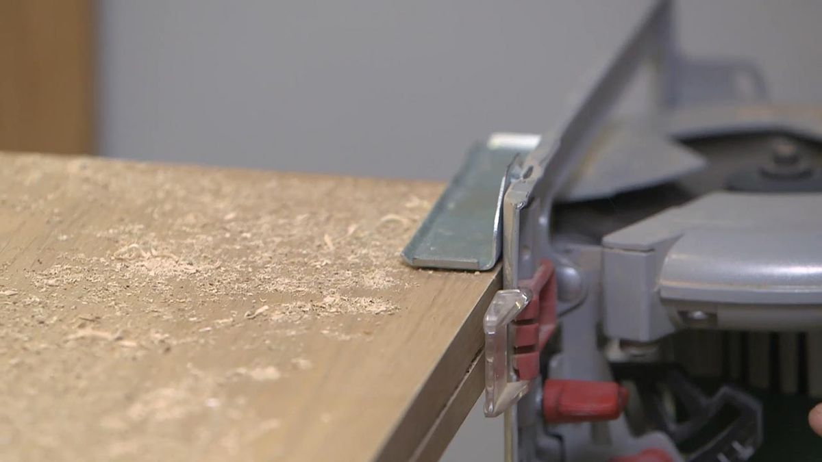 Como convertir una puerta abatible en una puerta corredera paso 4