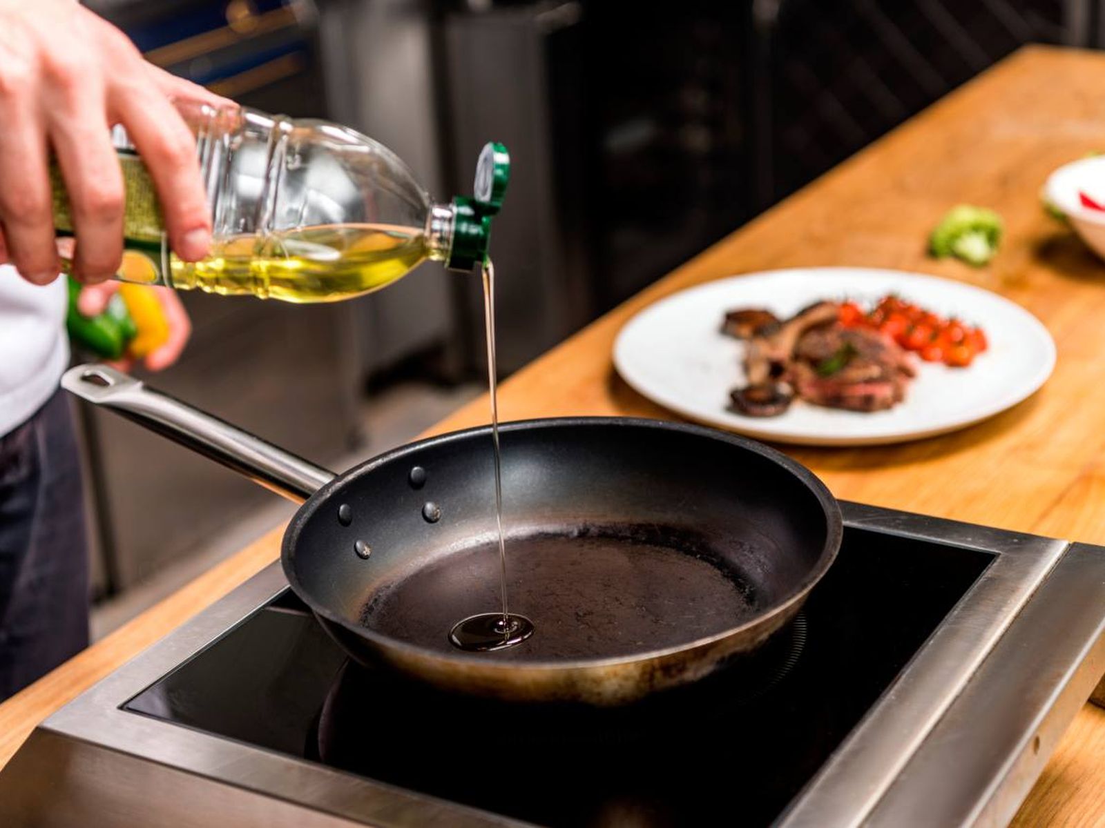 Los aceites son más adecuados para freír o saltear a temperaturas más altas