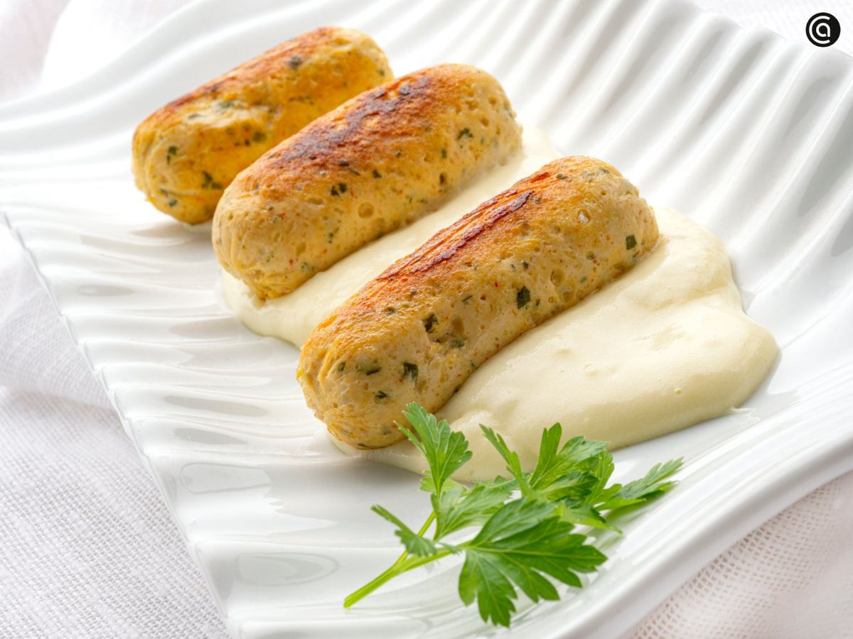 Salchichas caseras de pollo con puré de patata, receta deliciosa de Joseba Arguiñano