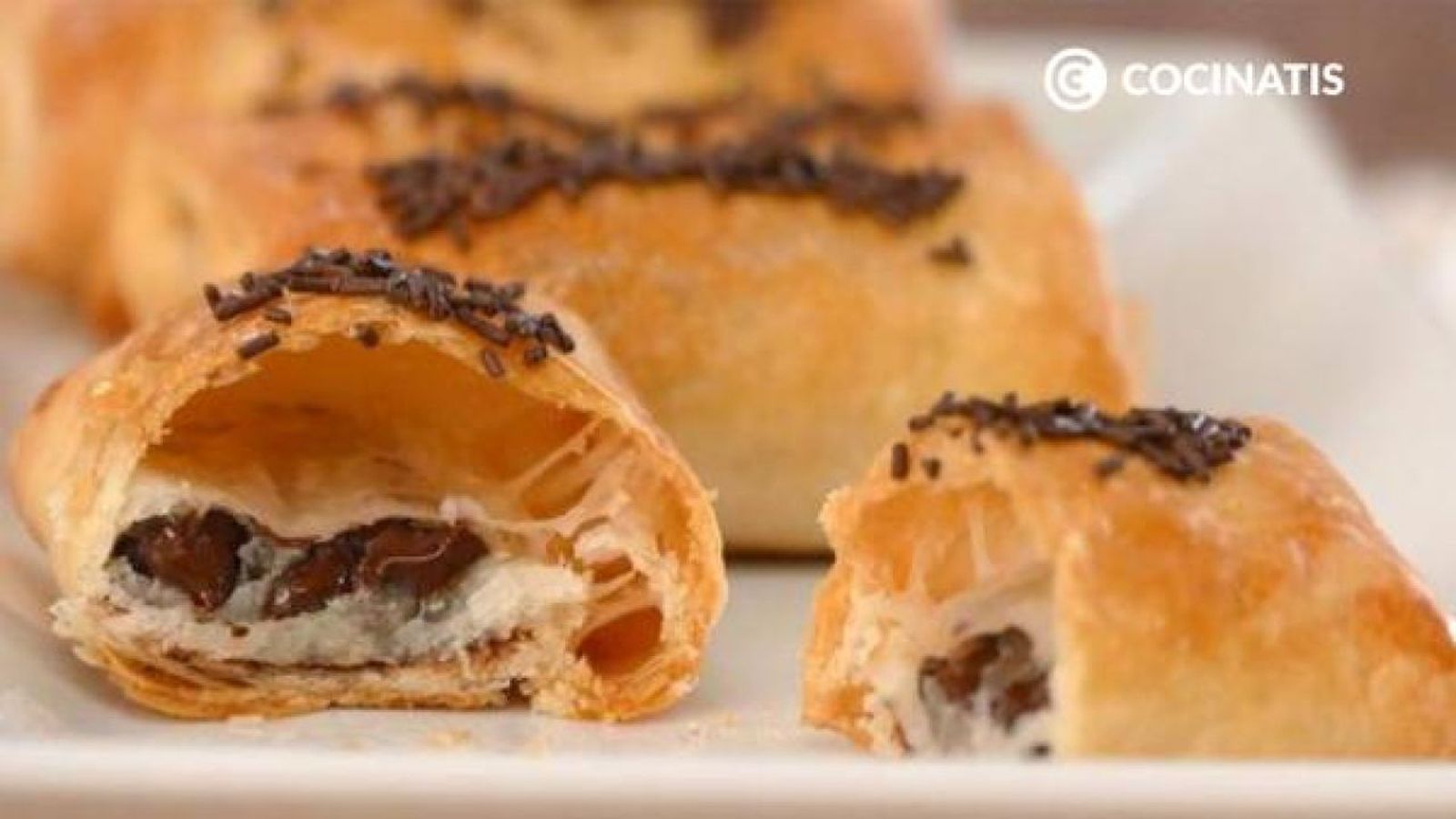 Acompáñalas de un café o vaso de leche Receta de napolitanas de chocolate paso 6