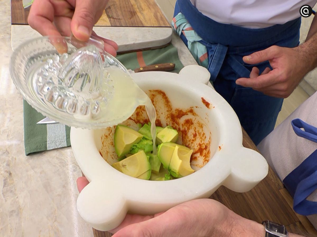 Prepara el guacamole casero