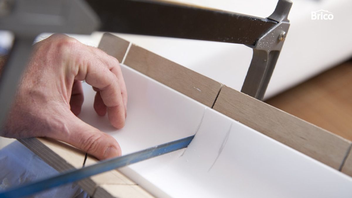 brico 0593 colocar molduras decorativas techo paso 5