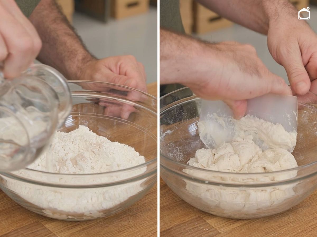 Mezcla los ingredientes de la masa y deja que repose