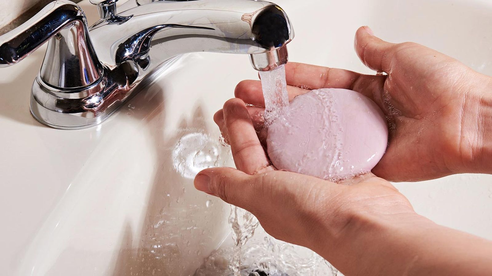 como aprovechar los restos del jabon de manos como marcatelas dibujar patrones