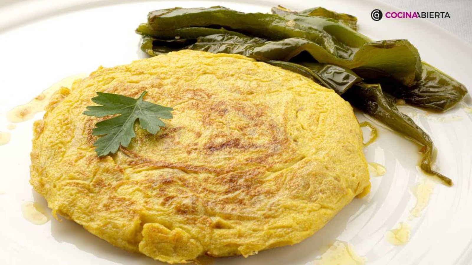 Tortilla de cebolla con pimientos, un sencillo plato de Karlos Arguiñano