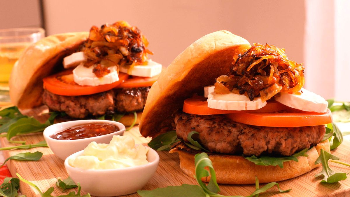hamburguesa con queso de cabra y cebolla caramelizada  paso 6