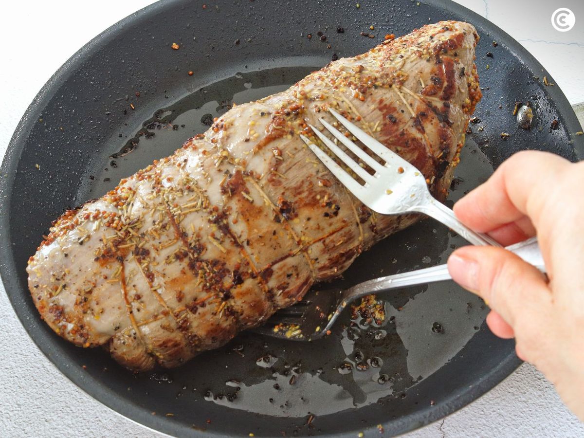 Selllar la carne para hacer un roast beef jugoso