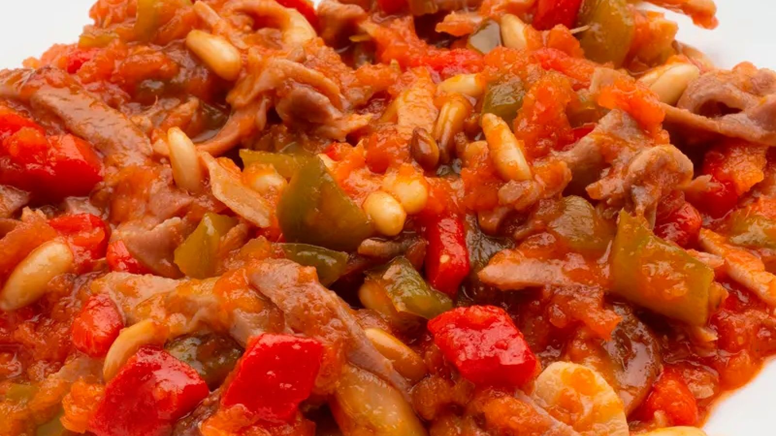 La titaina valenciana se cocina a fuego lento hasta que las verduras quedan melosas
