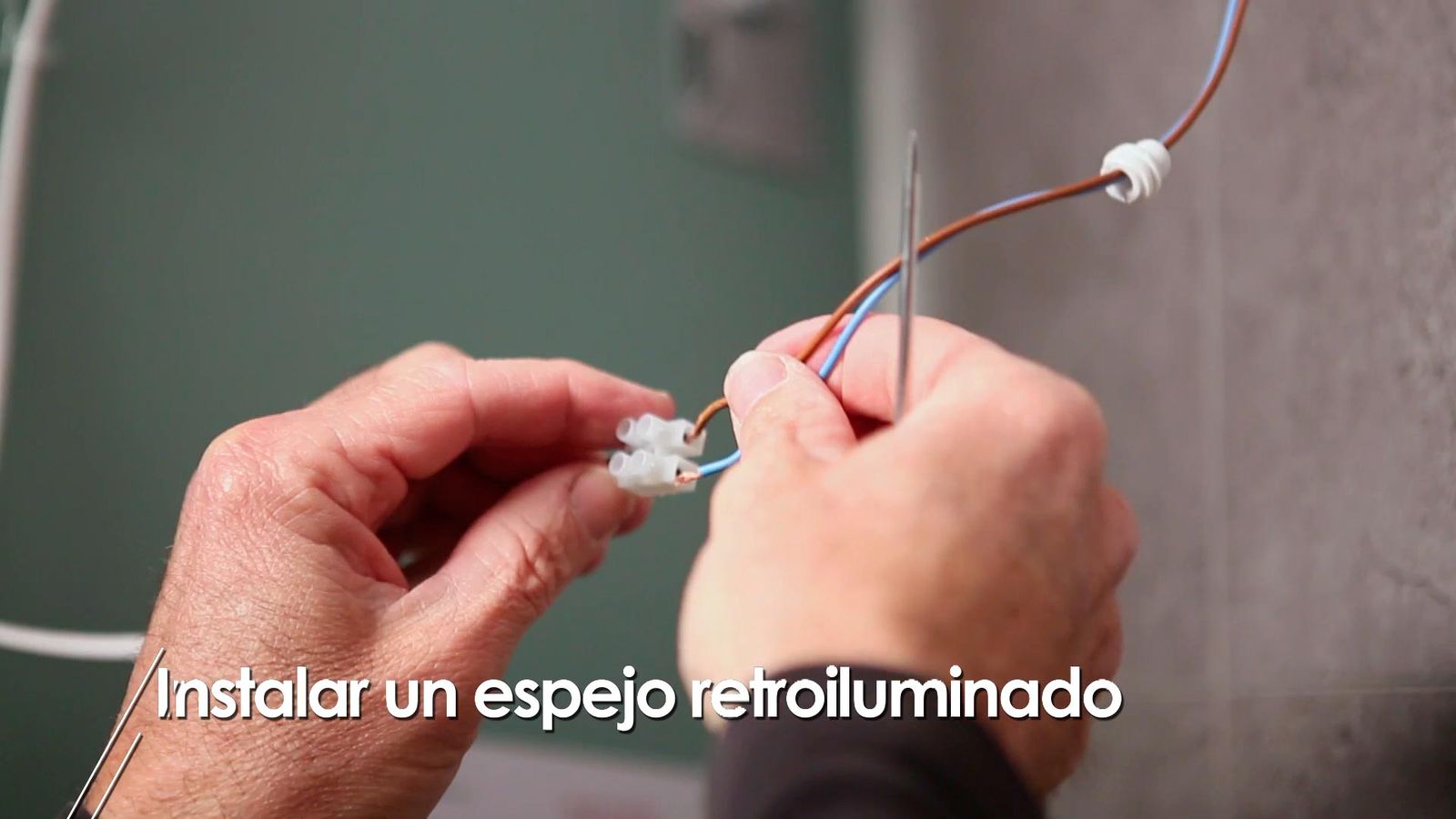 Colocar un espejo retroiluminado en el baño paso 4 Colocar un espejo retroiluminado en el baño paso 4