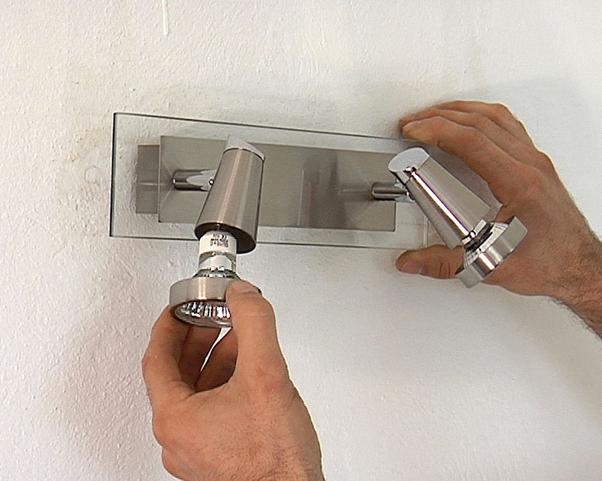 Cambiar aplique de pared paso 7