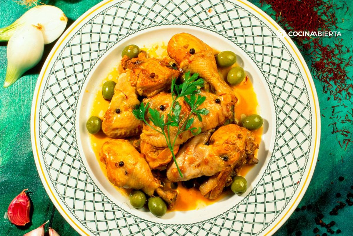 El pollo a la andaluza es un guiso tradicional lleno de sabor