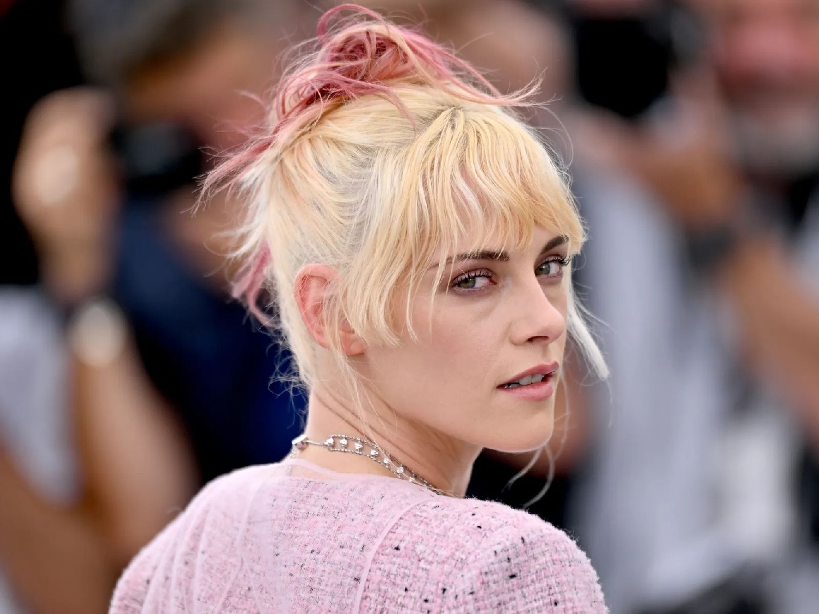 Kristen Stewart con dip dye en color blush pink