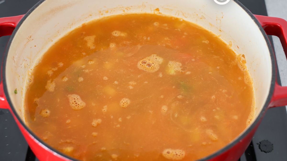 Cocer el arroz con verduras caldoso