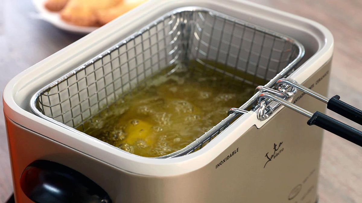 Reecta de empanadillas de salmón ahumado y queso con cebolla caramelizada  paso 6