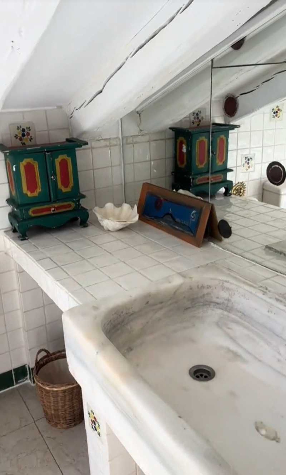 El baño que enamoró a la influencer. / @miriperezc (TikTok)