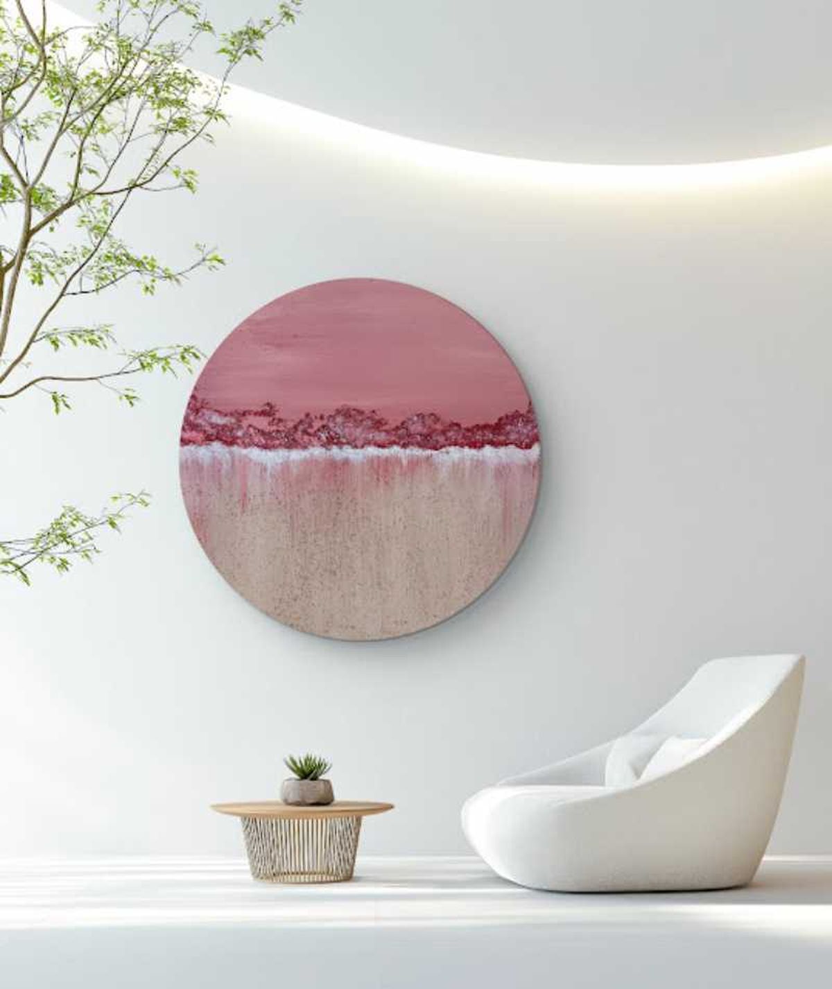 Cuadro redondo La playa rosa en la pared de un salón moderno.