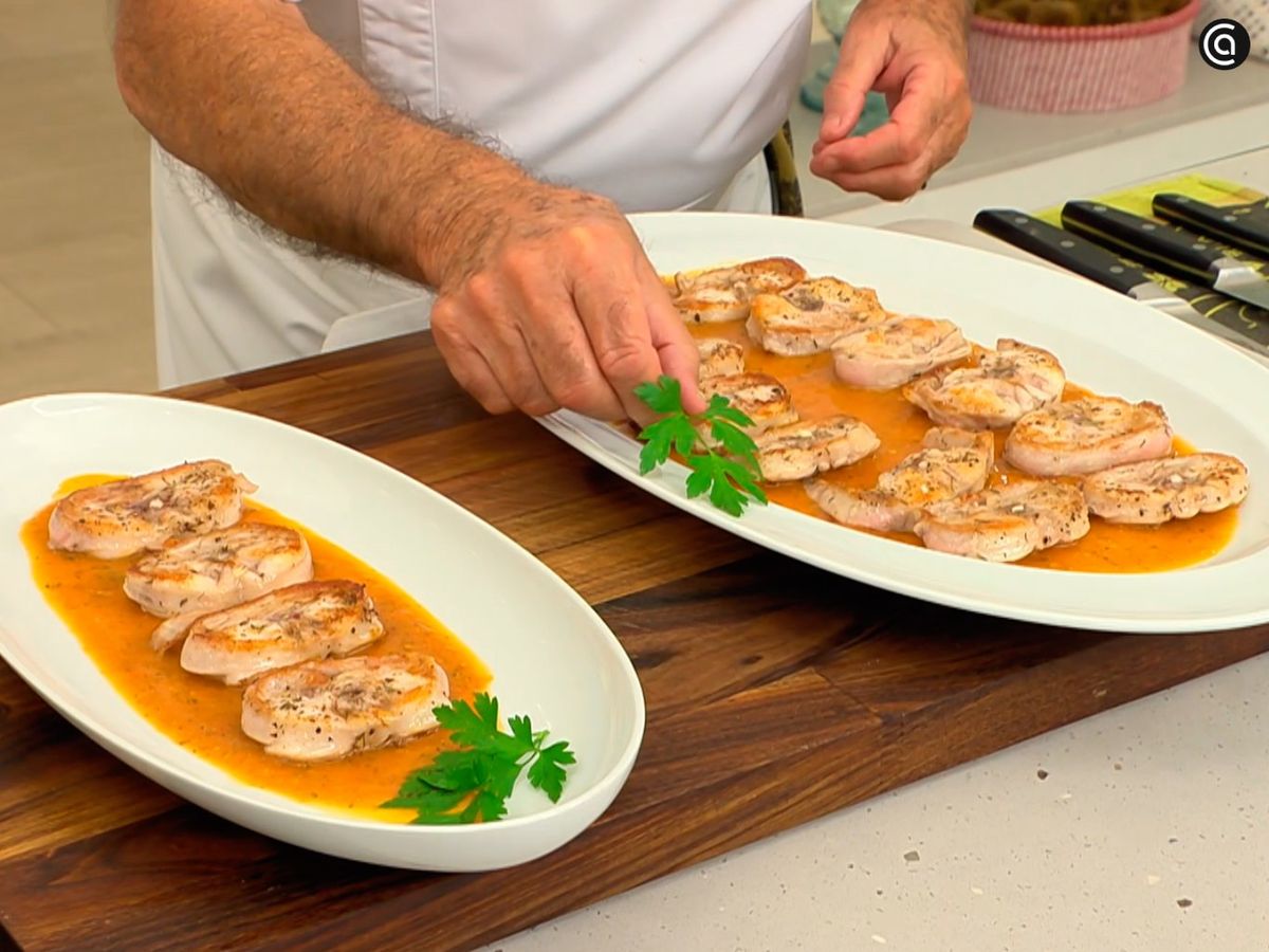 Acompaña los medallones de conejo con salsa de tomate asado