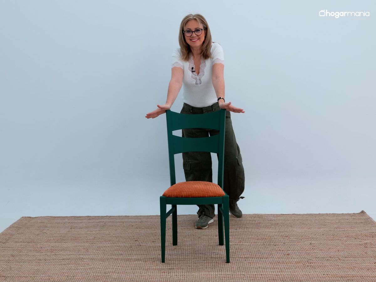 Termina por montar la silla renovada y tapizada