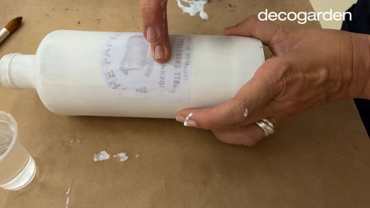 decorar botellas cristal paso 6