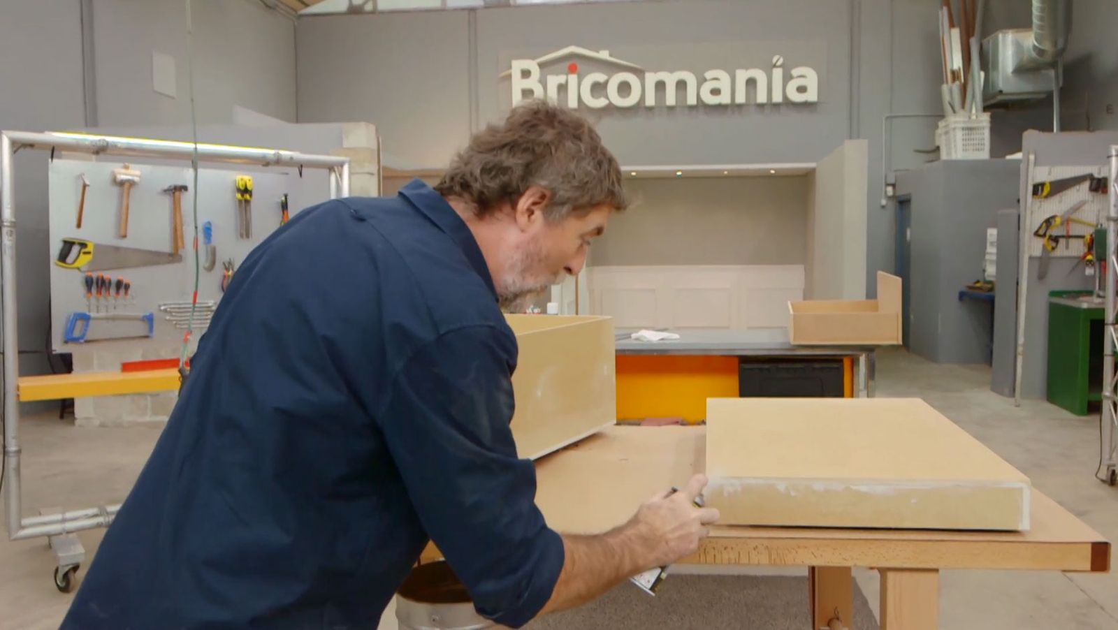 Cómo hacer un zapatero con forma de caja de zapatillas paso 9 Cómo hacer un zapatero con forma de caja de zapatillas paso 9