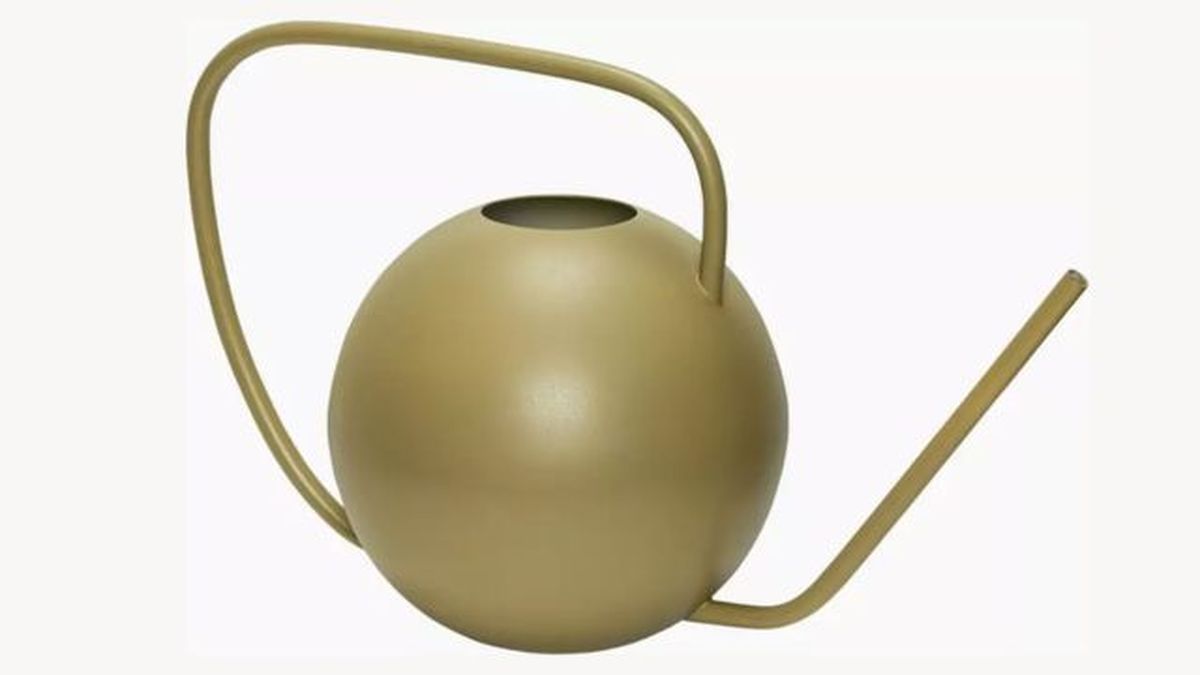 regadera en metal caqui de Hübsch