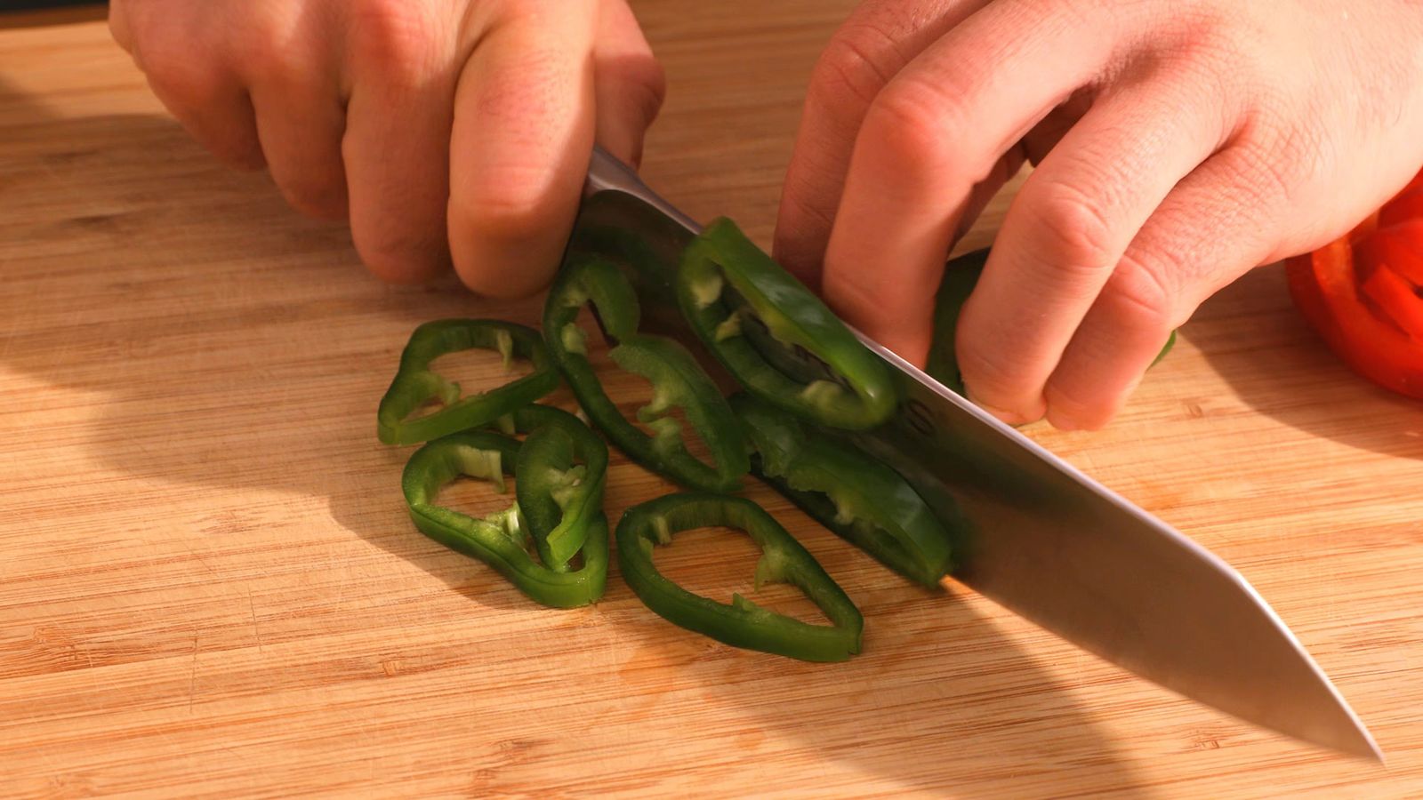 Corta los pimientos Ratatouille paso 1
