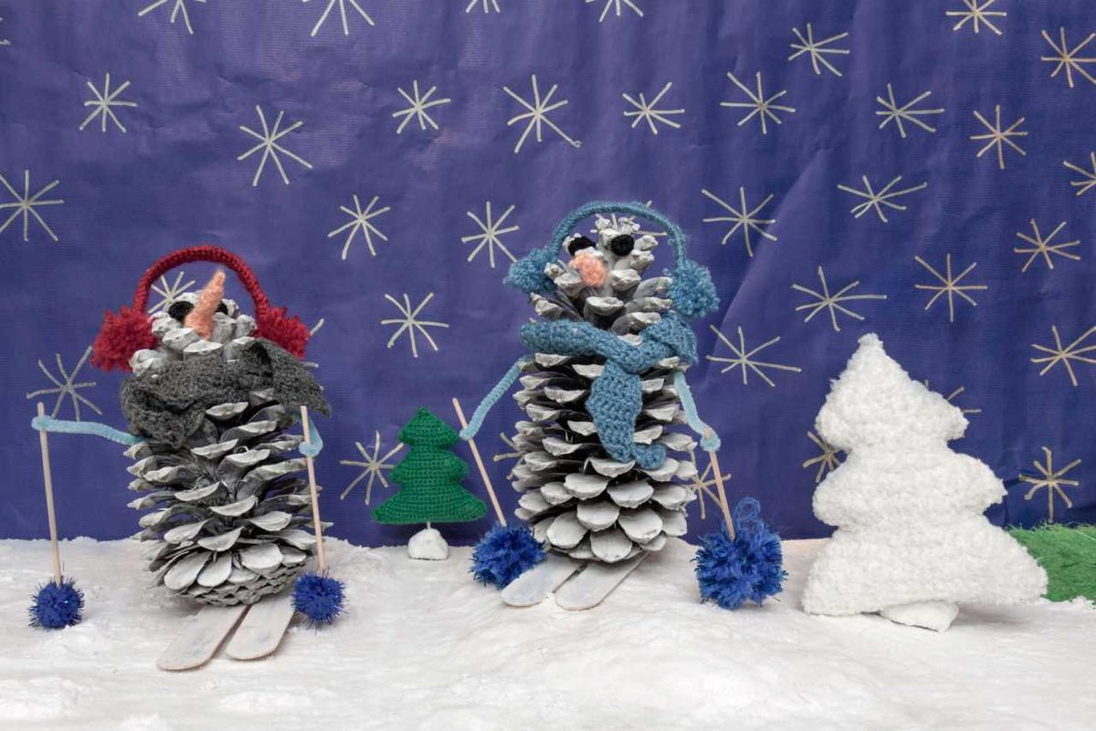 Muñecos de nieve con piña para decorar en Navidad.