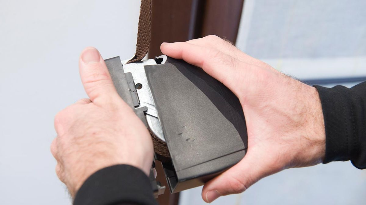 Sustitución de la caja correa de la persiana paso 3