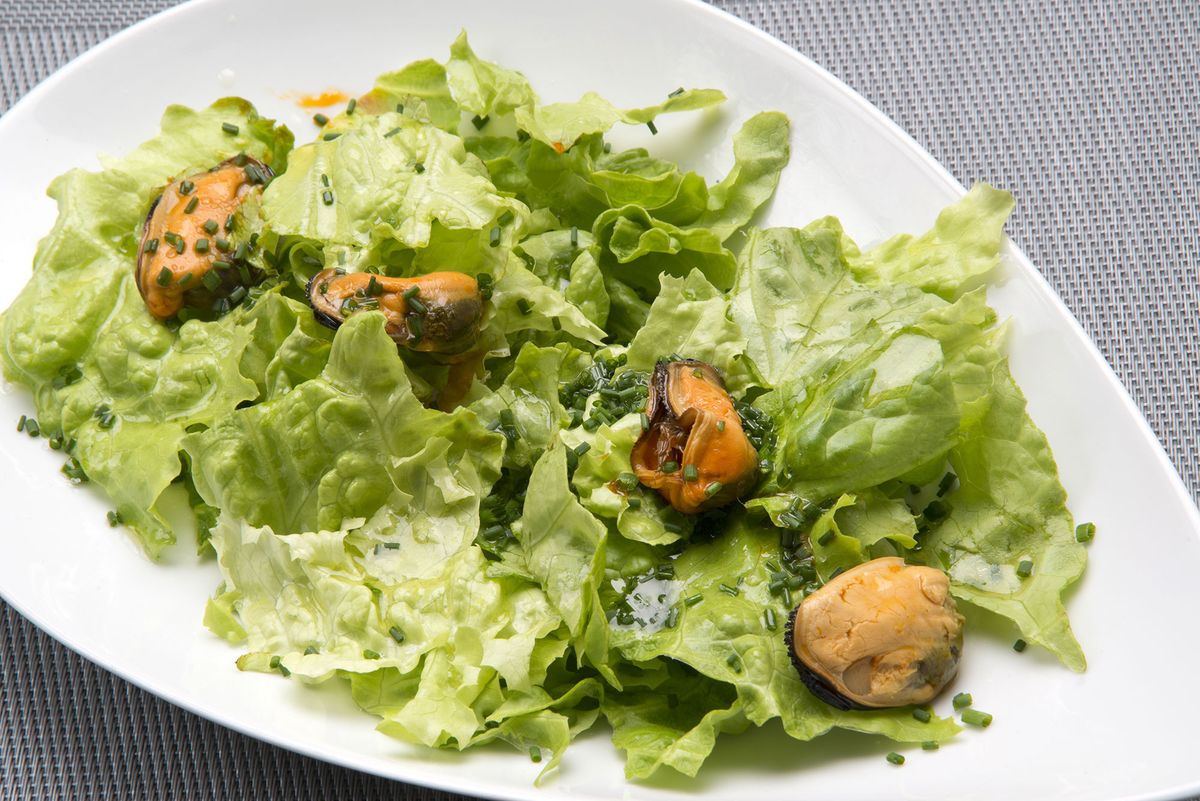5744 2 Ensalada de lechuga y mejillones en escabeche xl