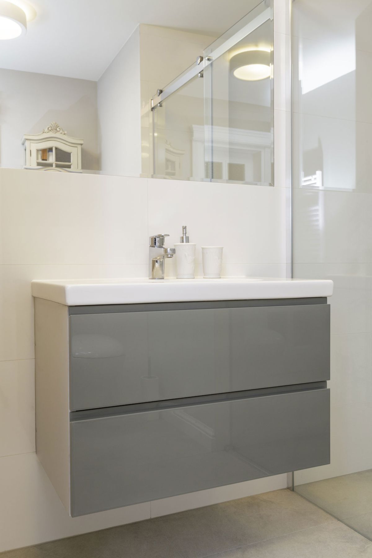 Ideas para decorar un baño pequeño los muebles