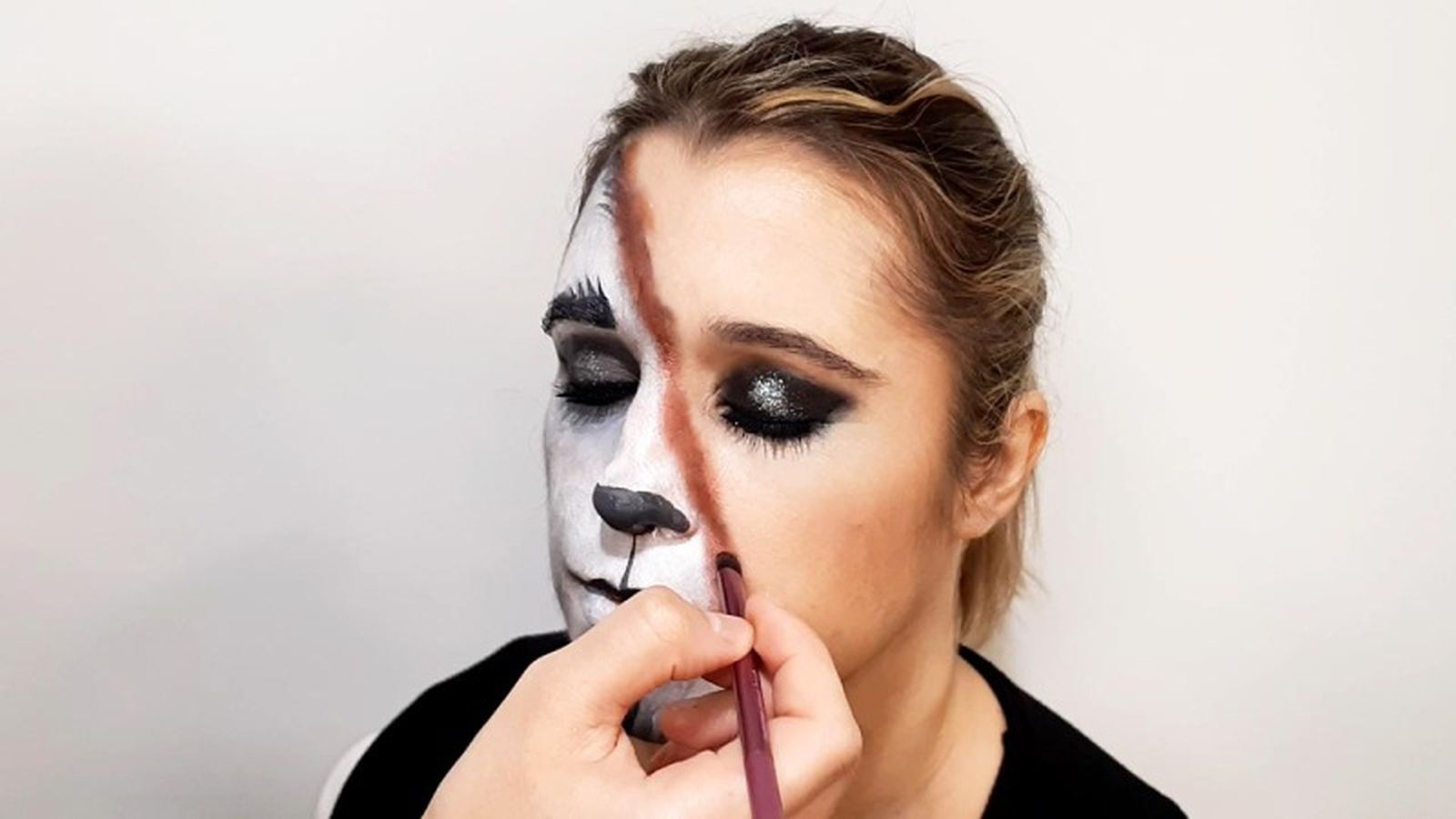 Cómo hacer el maquillaje de Caperucita y el Lobo - paso 9 Cómo hacer el maquillaje de Caperucita y el Lobo - paso 9